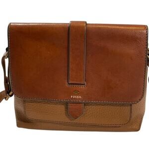 Fossil "Kinley" women's small leather crossbody bag.